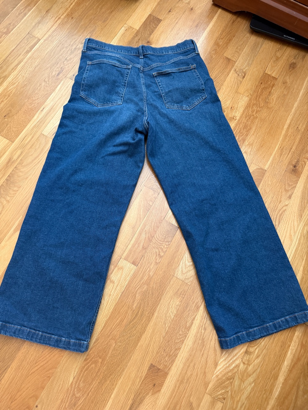 Pristine Qunce barrel leg jeans. - Picture 3 of 6